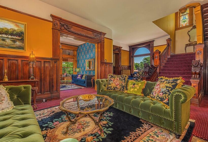 تختخواب و صبحانه Orman Mansion   Pueblo S Most Luxurious Stay!