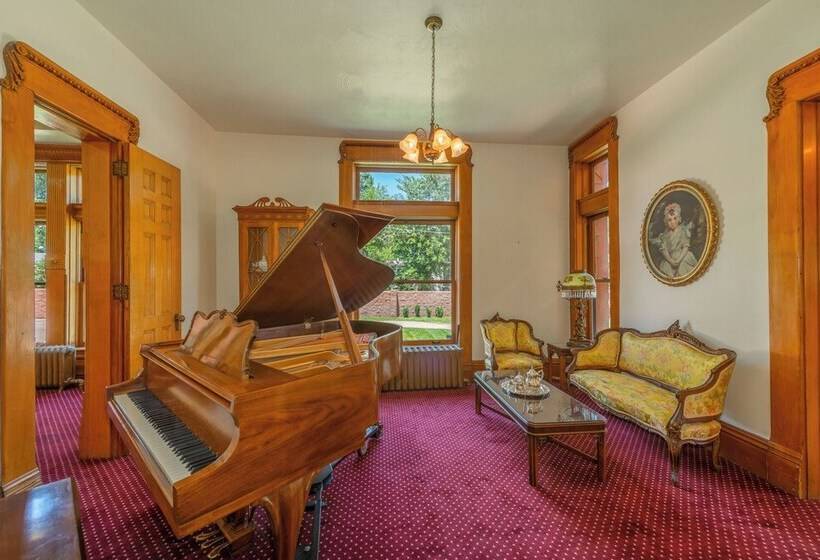 تختخواب و صبحانه Orman Mansion   Pueblo S Most Luxurious Stay!