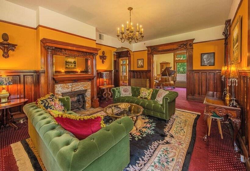 تختخواب و صبحانه Orman Mansion   Pueblo S Most Luxurious Stay!