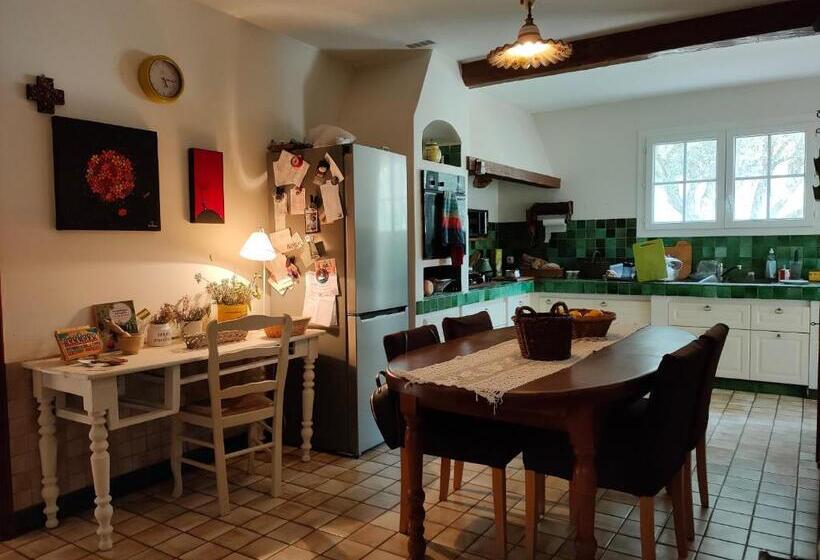 تختخواب و صبحانه Villa Les Chariotins