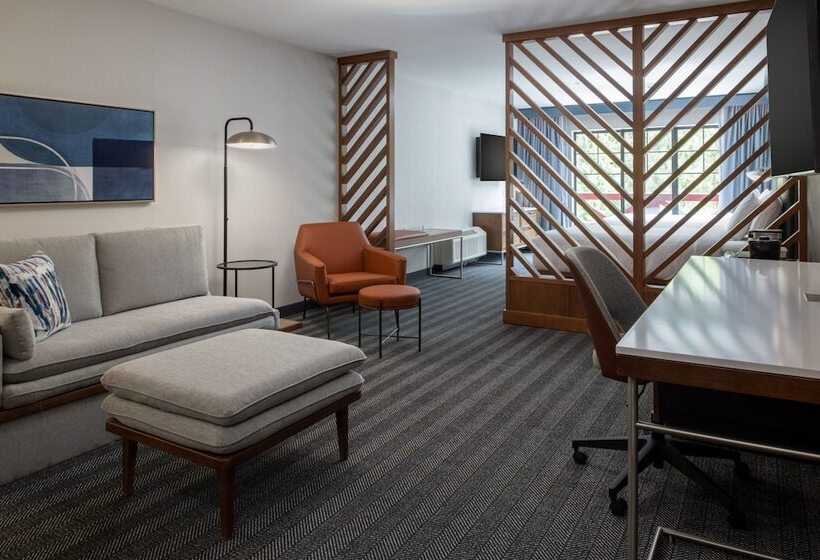 فندق Courtyard By Marriott Olympia