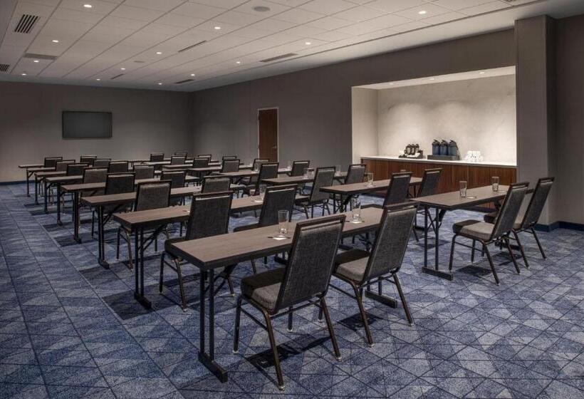 فندق Courtyard By Marriott Olympia