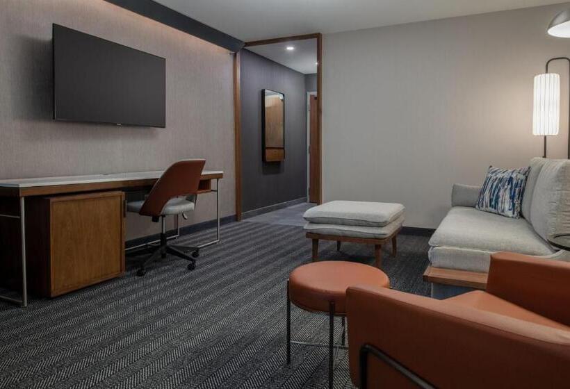 فندق Courtyard By Marriott Olympia