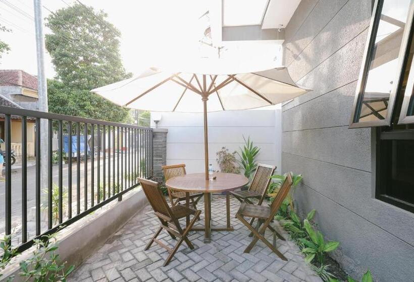 ホテル Urbanview B Syariah Lumajang By Reddoorz