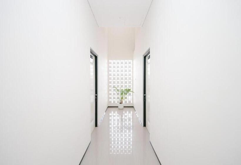 ホテル Urbanview B Syariah Lumajang By Reddoorz