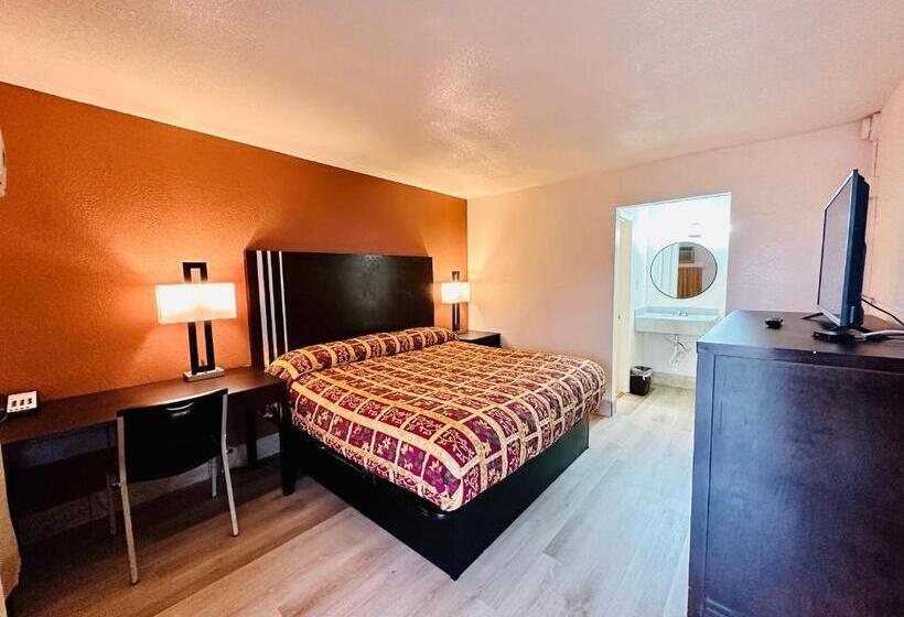 فندق على الطريق Economy Inn