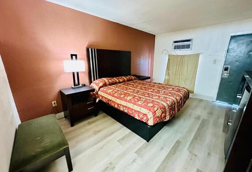 فندق على الطريق Economy Inn