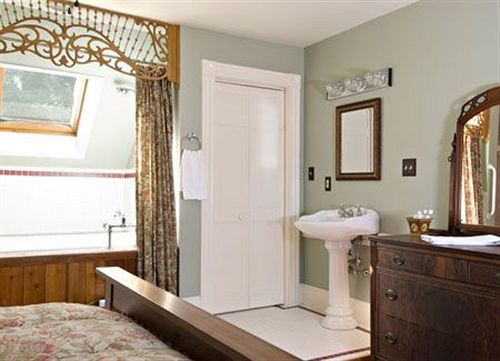 مبيت وإفطار The Bernerhof Inn