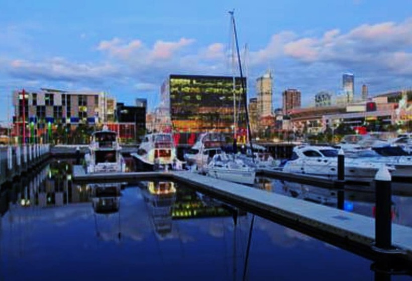 Docklands Private Collection   City Harbour Apartments
