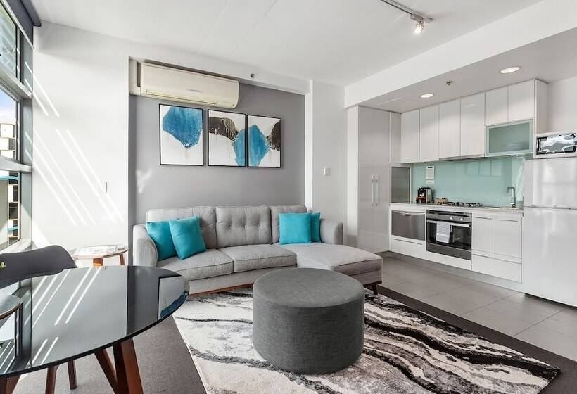 Docklands Private Collection   City Harbour Apartments