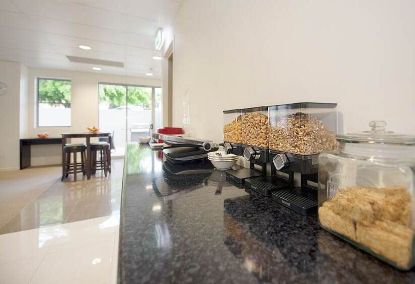 Gladstone City Central Apartment Hotel Official