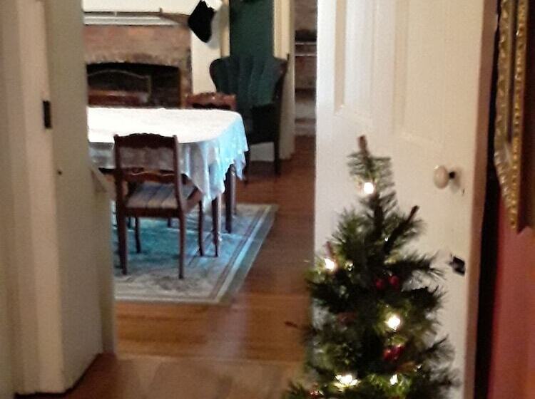 Hall Place Bed And Breakfast