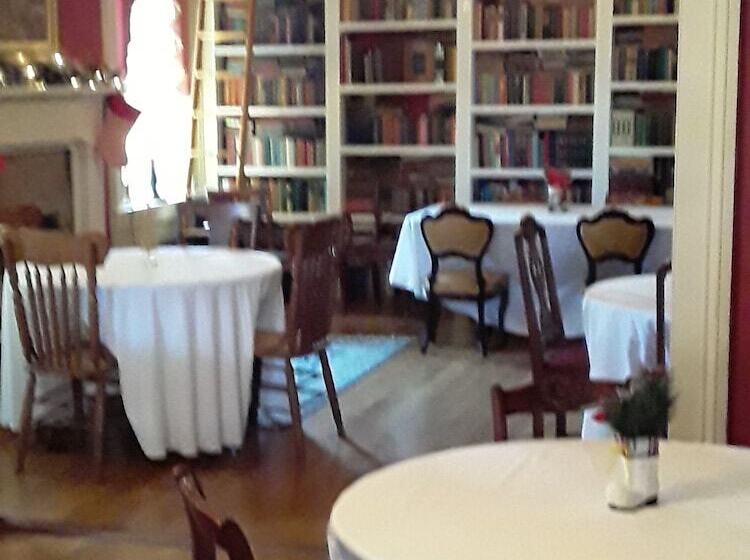 Hall Place Bed And Breakfast