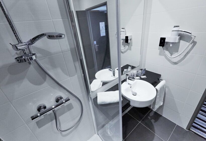 ホテル Kyriad Saint Quentin En Yvelines  Montigny