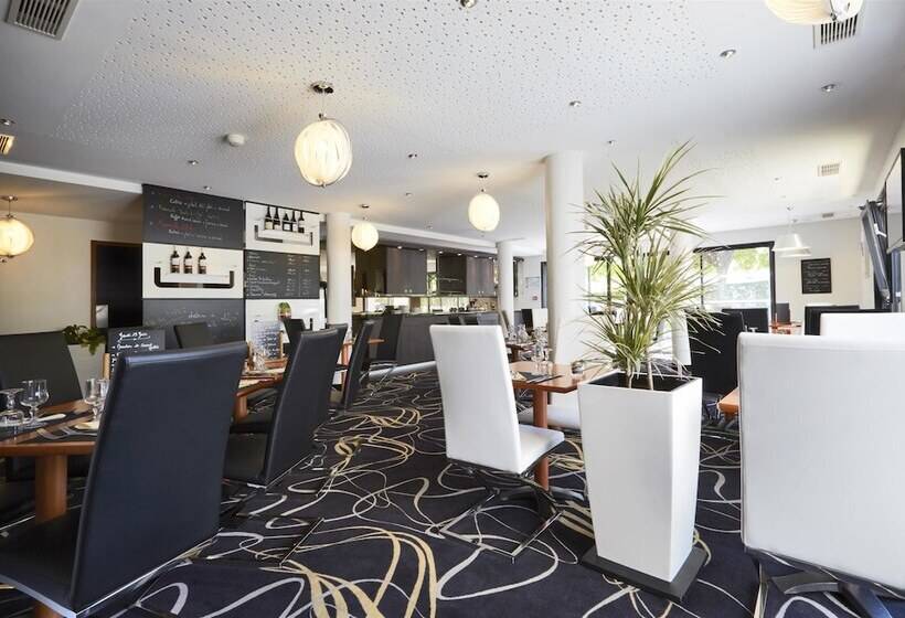 ホテル Kyriad Saint Quentin En Yvelines  Montigny