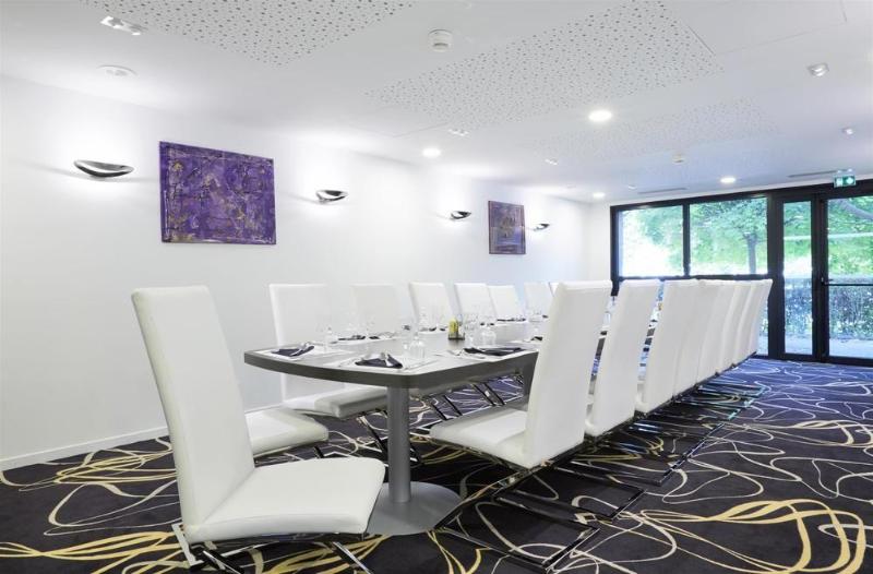 ホテル Kyriad Saint Quentin En Yvelines  Montigny