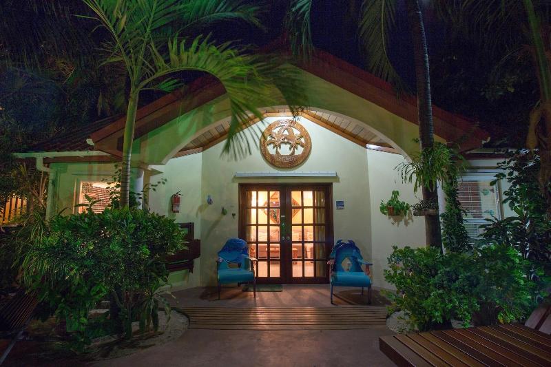 בית מלון כפרי The Palms Oceanfront Suites