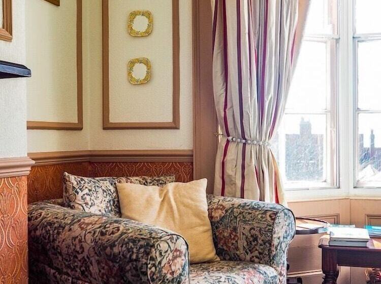 بنسيون Tall Storeys