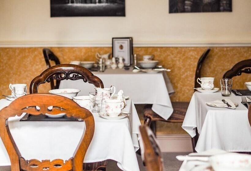 بنسيون Tall Storeys