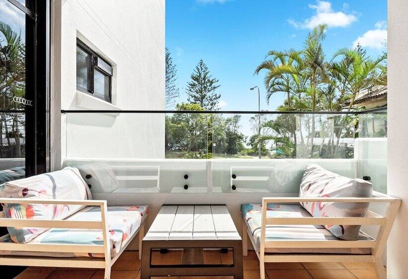 Windward Apartments