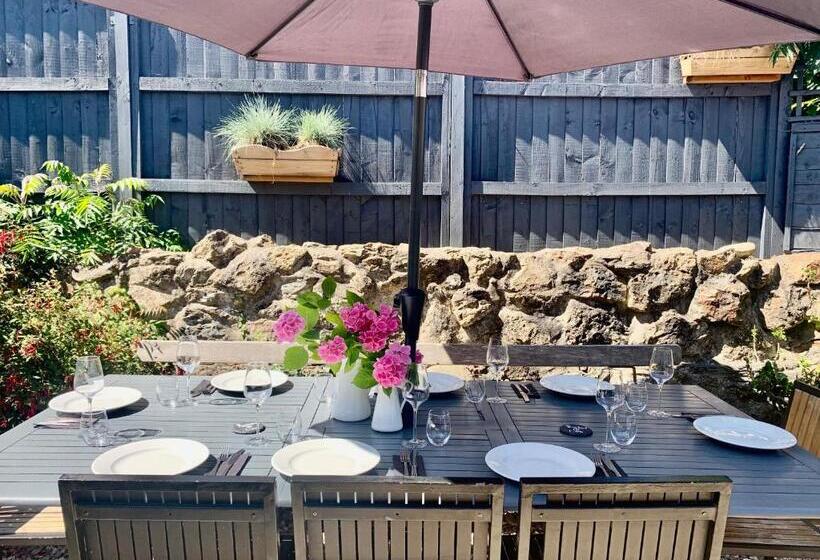 تختخواب و صبحانه Blas At Fronlas Café   The Heart Of Newport