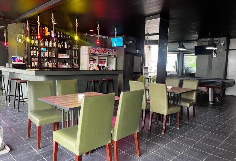 هتل Golden Monkey Samui