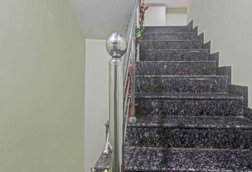 בית מלון כפרי Oyo Flagship 80488  Vrundawan