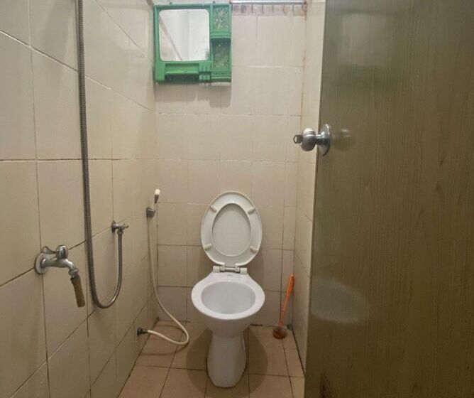 هتل Spot On 92042 Sumber Rejo Homestay