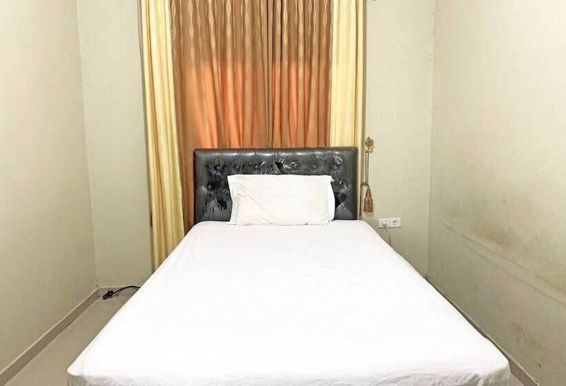 هتل Spot On 92042 Sumber Rejo Homestay