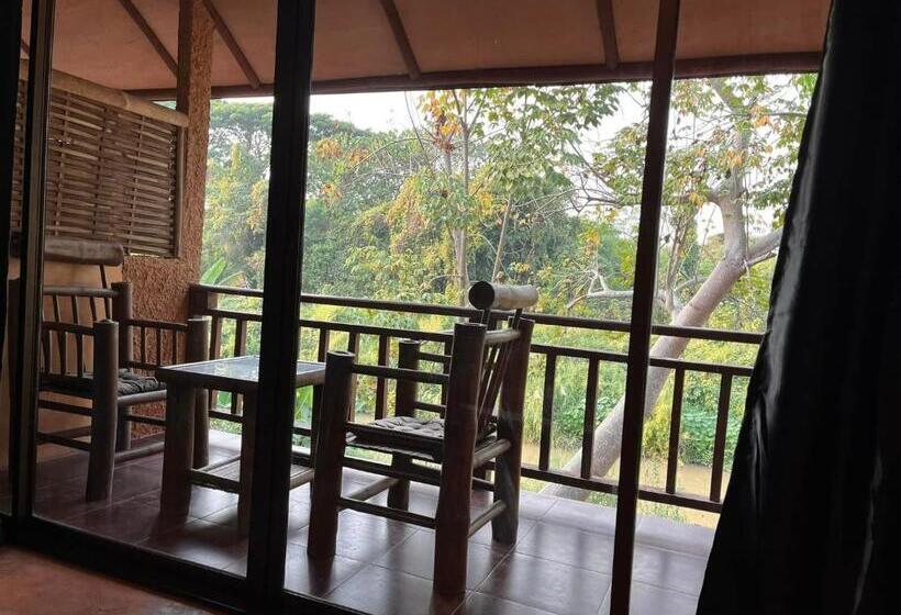 هتل Akha River House Cr