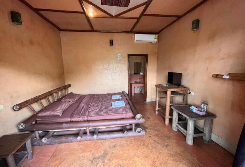 هتل Akha River House Cr