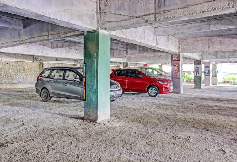 호텔 Oyo 92032 Utama  & Karaoke