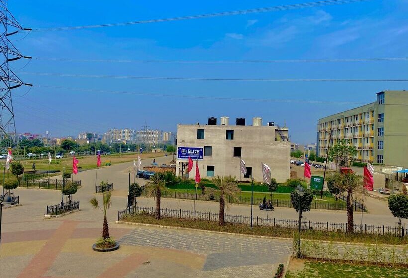 호텔 Regenta Place Chandigarh Mohali