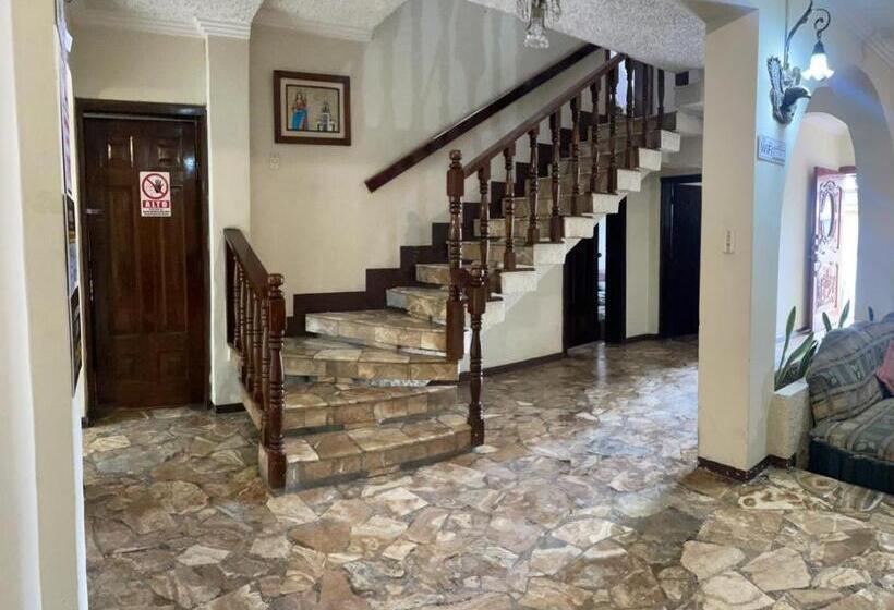 هاستل Alojamientos Hostal Rest House