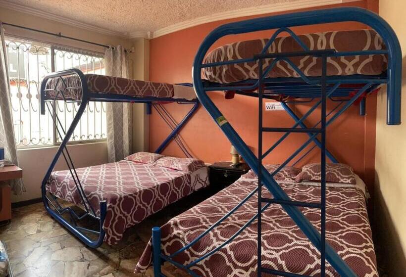 هاستل Alojamientos Hostal Rest House