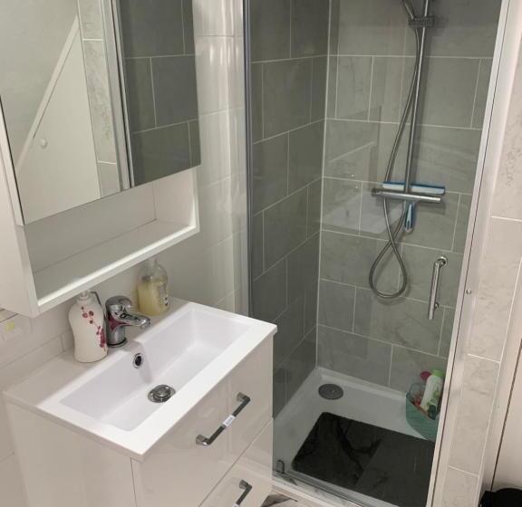 住宿加早餐  Chambre Rustique Avec Double Lit Et Sa Salle De Bain Privée
