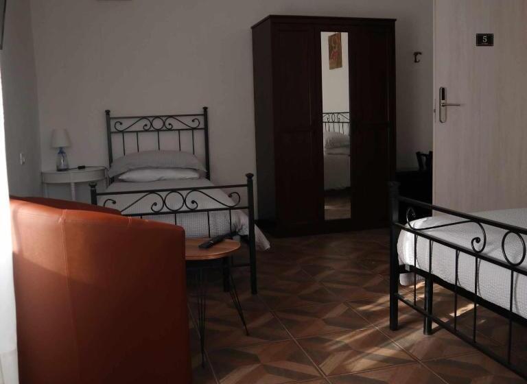 تختخواب و صبحانه La Bolgora Guesthouse