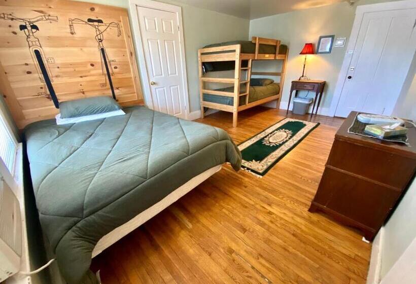 Coho: Conway Hostel
