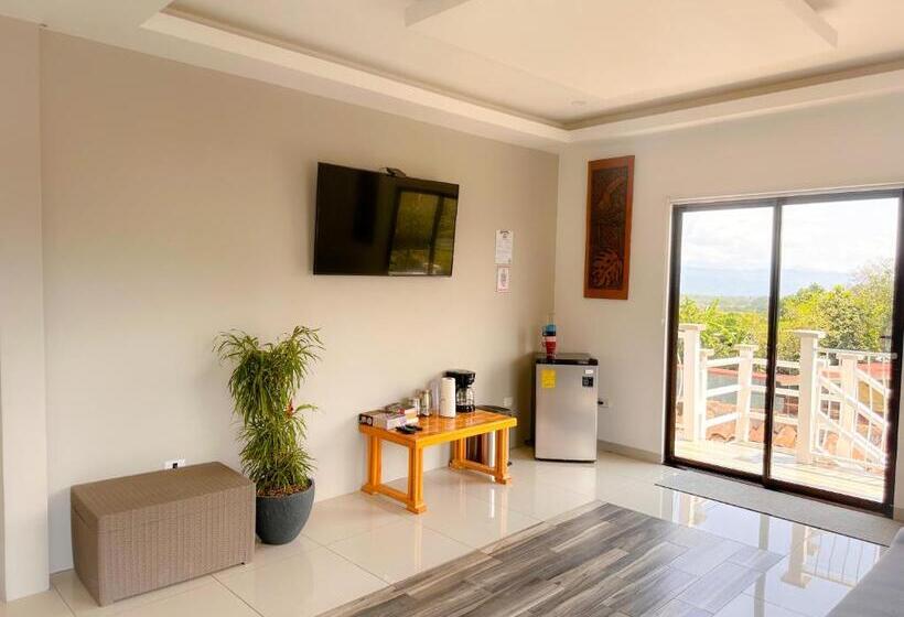 پانسیون Casa Garitas Guesthouse & Car Rental   Free Sjo Airport Shuttle