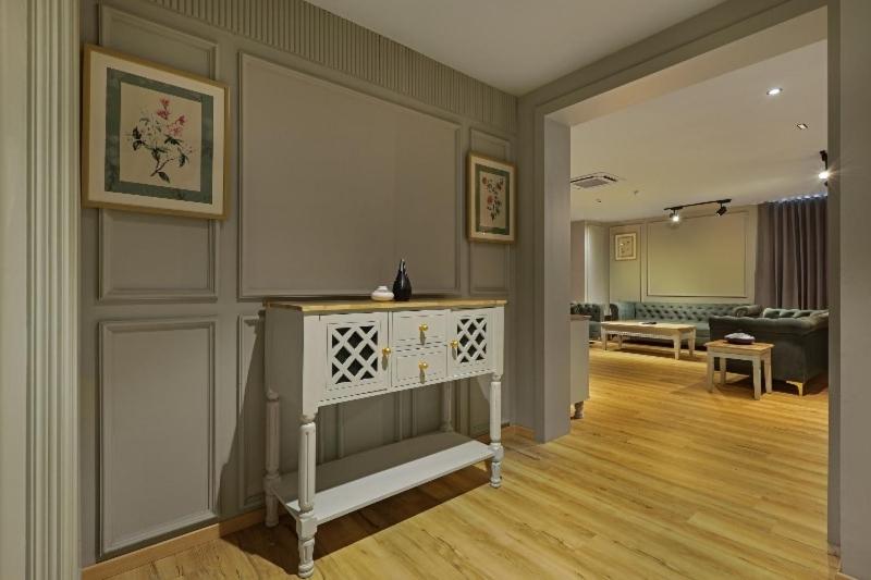 Sunday Hotel Vadodara