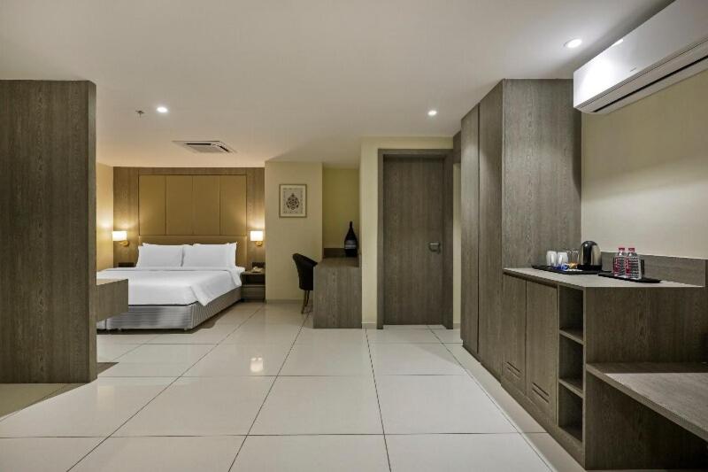 Sunday Hotel Vadodara