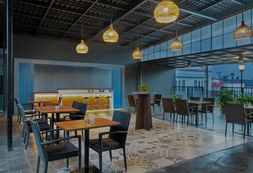 هتل Aston Inn Cilacap