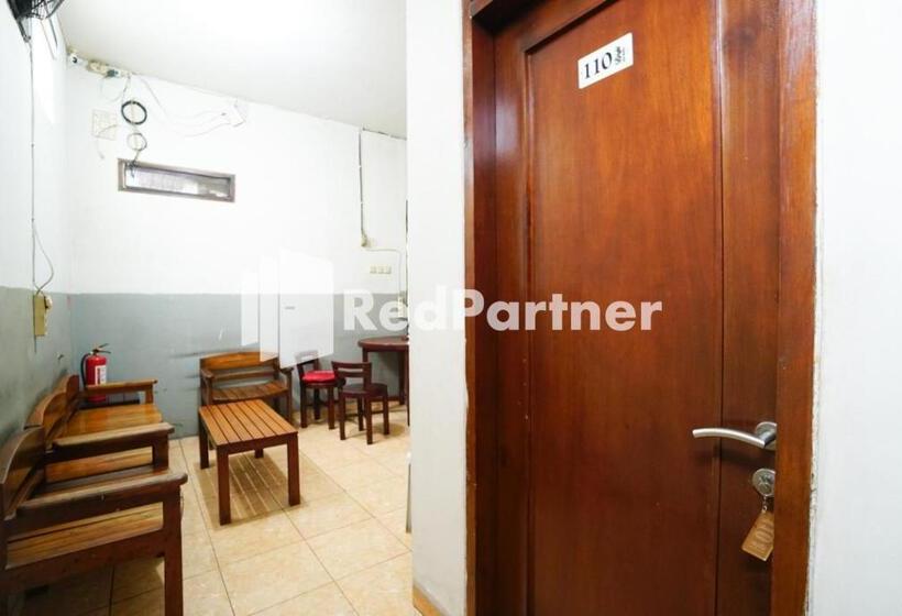 هتل Bright Residence Near Itc Mangga Dua Mitra Reddoorz