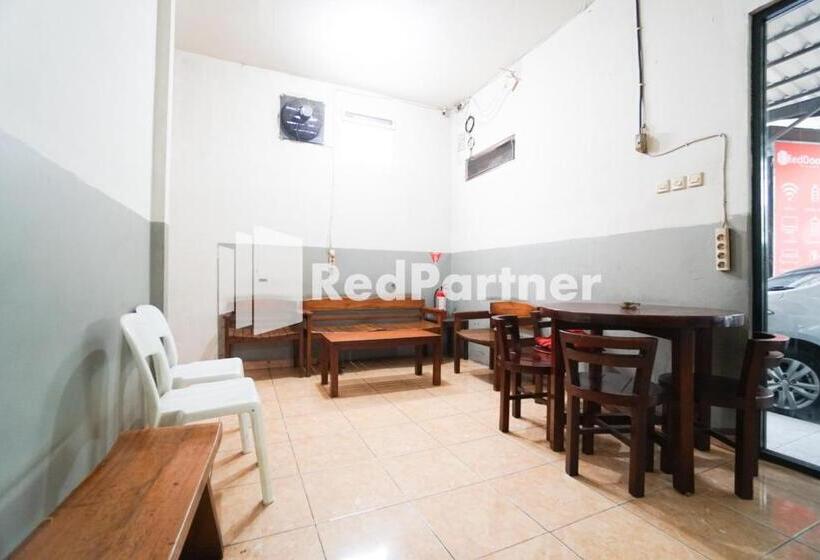 هتل Bright Residence Near Itc Mangga Dua Mitra Reddoorz