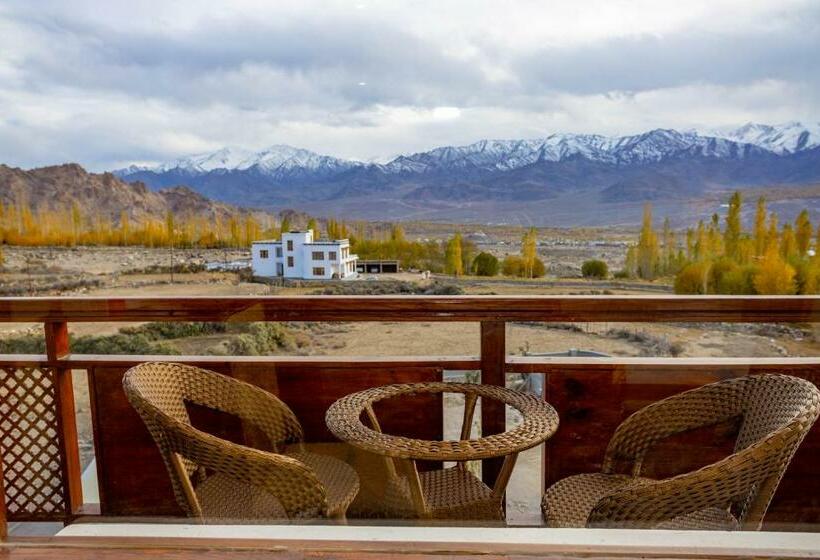 Отель Karma Residency