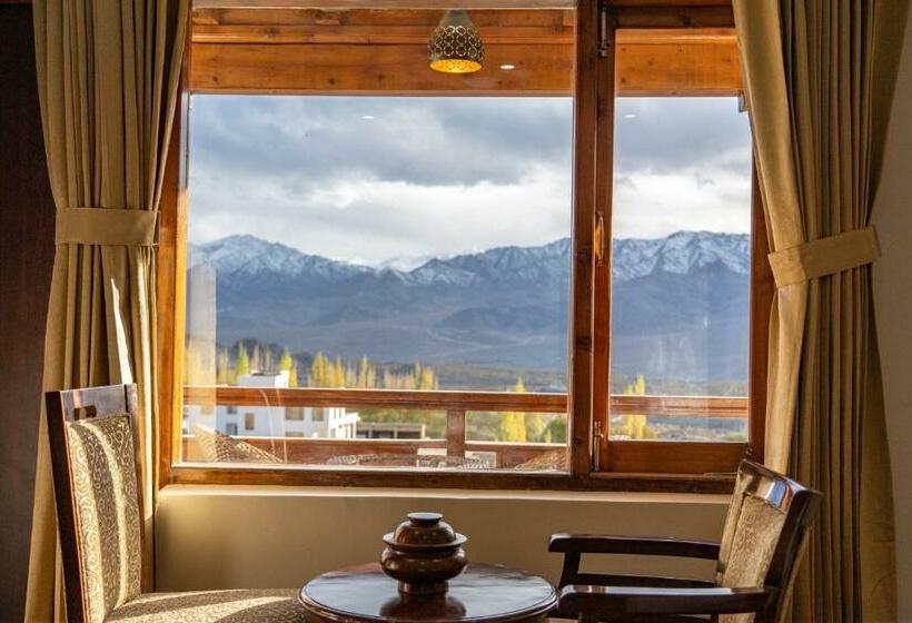 Отель Karma Residency