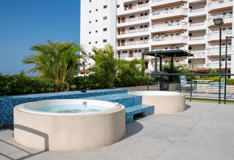 هتل Oasis Tropical