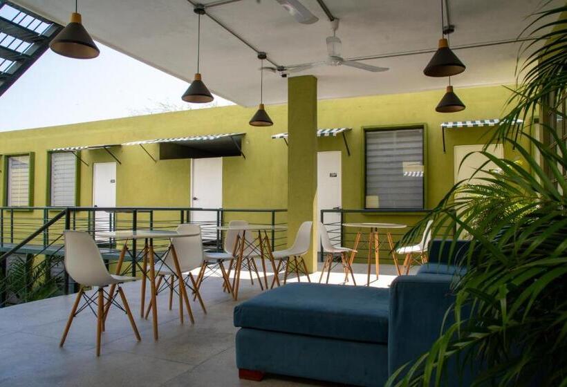 هتل Oasis Tropical