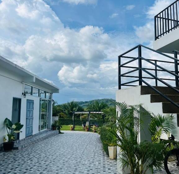 هتل White Seaview Residence
