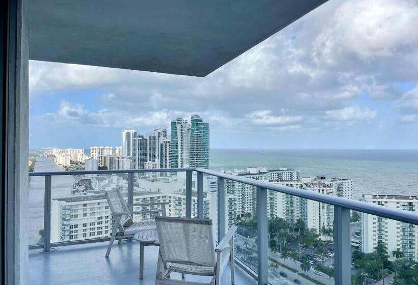 Hyde Beach House Lux Apartment